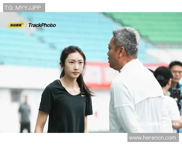 韩国足球明星朴姓女将展现风采助力球队争辉